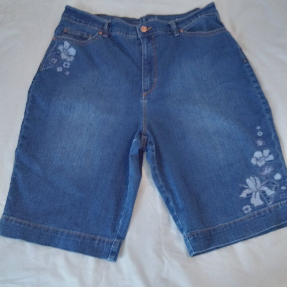 Gloria Vanderbilt Women Sz. 14 Shorts Stretchy Embroidered with Flowers